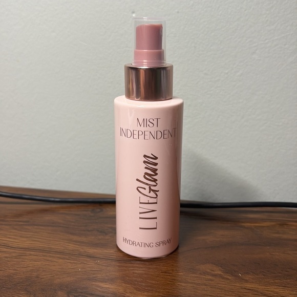 LiveGlam Hydrating Spray Miss Independent - Picture 3 of 4